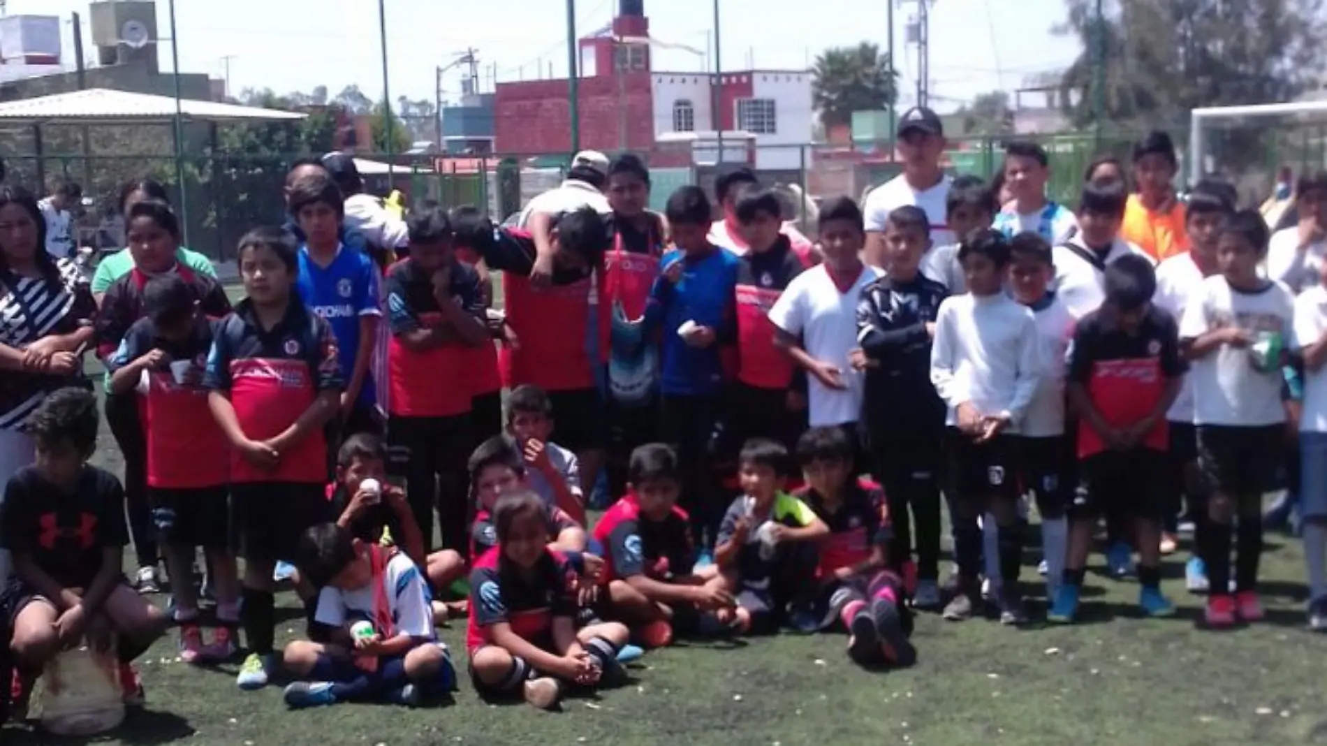 Celebran a los niños en su día con una actividad deportiva.